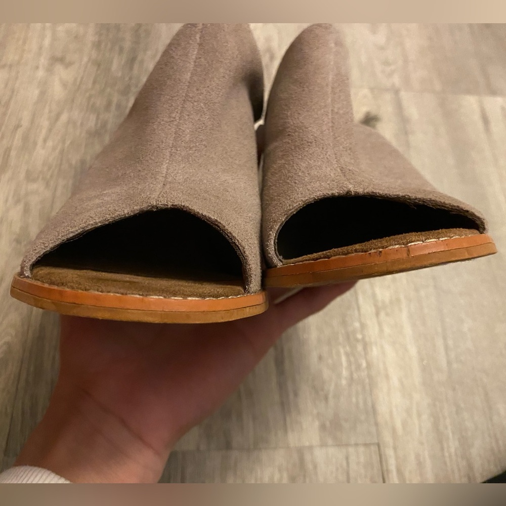 Toms Tan Elba Booties Peep Toe Suede Tassles Taupe Chunky Block Heel Mules | 8 - Picture 14 of 16